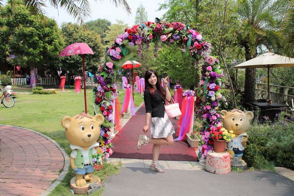 今夜星辰休閒農場：【彰化景點】今夜星辰休閒農場。超浪漫的LOVE愛心場景/童話般的婚紗外拍場景/草泥馬&駱馬&小動物餵食/情侶親子的輕旅行