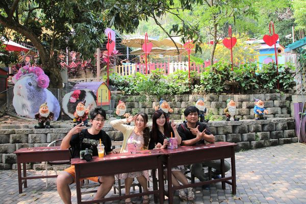 今夜星辰休閒農場：【彰化景點】今夜星辰休閒農場。超浪漫的LOVE愛心場景/童話般的婚紗外拍場景/草泥馬&駱馬&小動物餵食/情侶親子的輕旅行