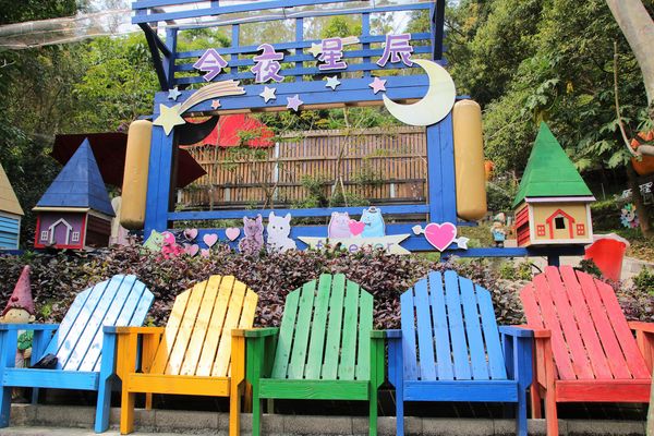 今夜星辰休閒農場：【彰化景點】今夜星辰休閒農場。超浪漫的LOVE愛心場景/童話般的婚紗外拍場景/草泥馬&駱馬&小動物餵食/情侶親子的輕旅行