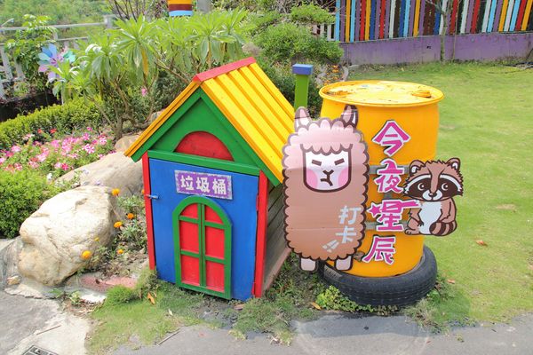 今夜星辰休閒農場：【彰化景點】今夜星辰休閒農場。超浪漫的LOVE愛心場景/童話般的婚紗外拍場景/草泥馬&駱馬&小動物餵食/情侶親子的輕旅行