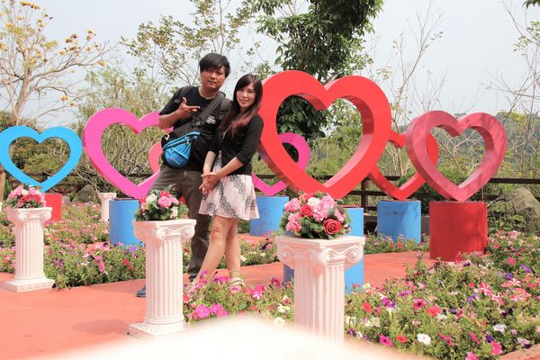 今夜星辰休閒農場：【彰化景點】今夜星辰休閒農場。超浪漫的LOVE愛心場景/童話般的婚紗外拍場景/草泥馬&駱馬&小動物餵食/情侶親子的輕旅行