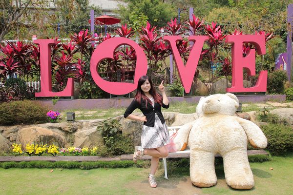 今夜星辰休閒農場：【彰化景點】今夜星辰休閒農場。超浪漫的LOVE愛心場景/童話般的婚紗外拍場景/草泥馬&駱馬&小動物餵食/情侶親子的輕旅行