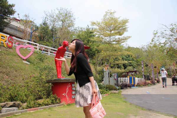 今夜星辰休閒農場：【彰化景點】今夜星辰休閒農場。超浪漫的LOVE愛心場景/童話般的婚紗外拍場景/草泥馬&駱馬&小動物餵食/情侶親子的輕旅行