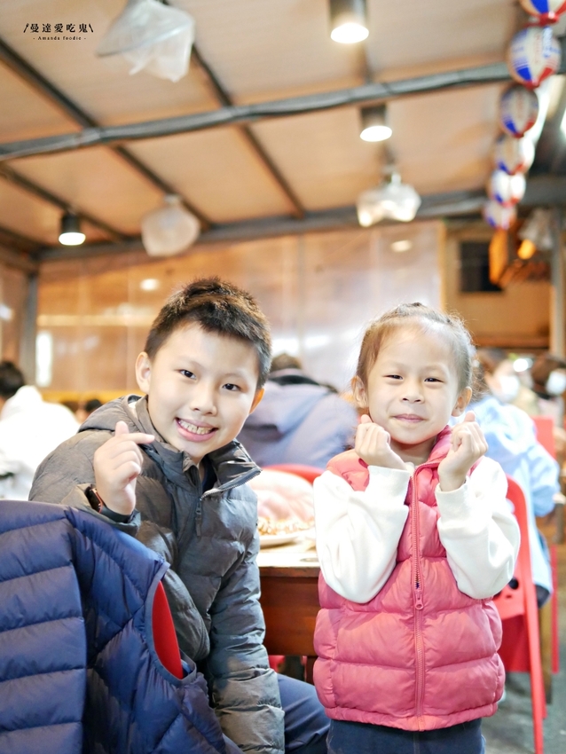 浮誇系成大美食!超吸睛米奇豬油拌飯吃起來『府城騷烤家』整隻龍蝦抓起來嗑也太過癮啦!台南美食|台南東區|台南宵夜 - 曼達愛吃鬼