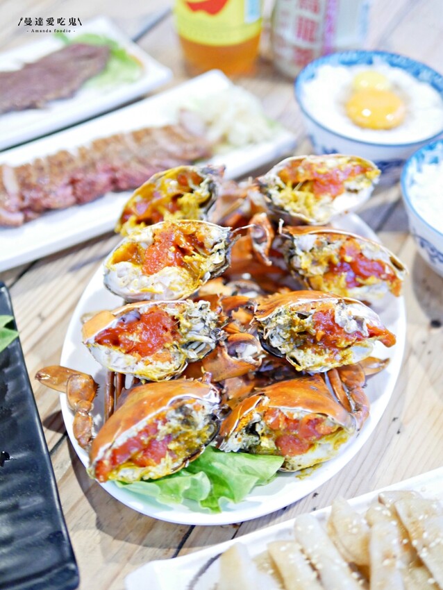 台南美食『府城騷烤家』蟹黃滿成這樣真的犯規犯規，期間限定川燙小卷、炭烤紅蟳吃起來！