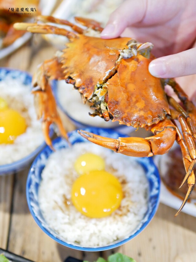 台南美食『府城騷烤家』蟹黃滿成這樣真的犯規犯規，期間限定川燙小卷、炭烤紅蟳吃起來！