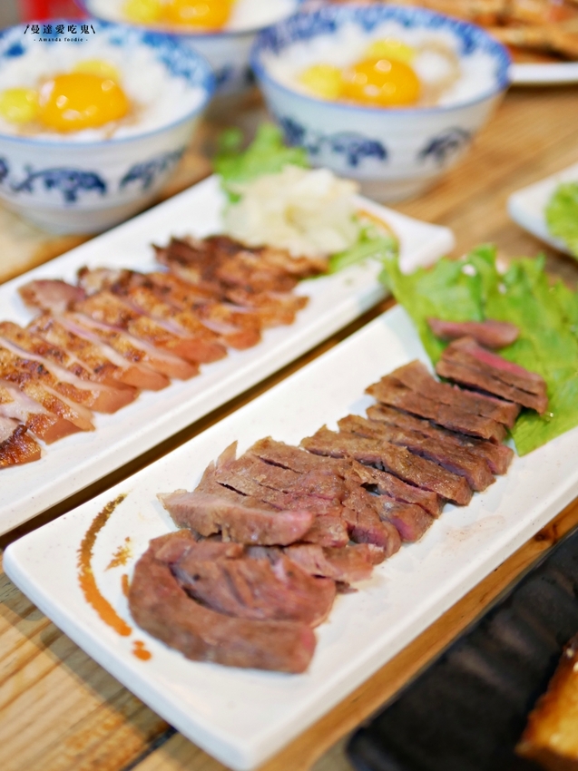 浮誇系成大美食!超吸睛米奇豬油拌飯吃起來『府城騷烤家』整隻龍蝦抓起來嗑也太過癮啦!台南美食|台南東區|台南宵夜 - 曼達愛吃鬼