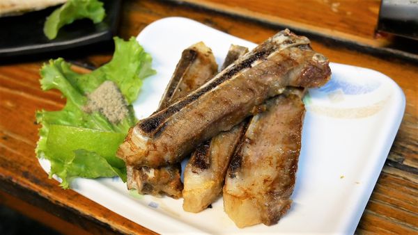 【台南市-東區】平價炭烤、好吃快炒、美味熱湯~『府城騷烤家』就是要讓你大呼過癮的即滿足荷包也滿足肚皮~σ(ˋ▽ˊ)σ~