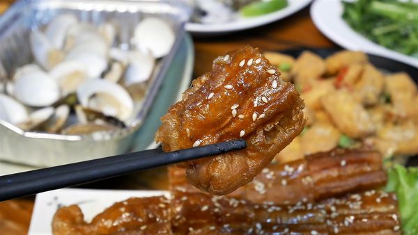 【台南市-東區】平價炭烤、好吃快炒、美味熱湯~『府城騷烤家』就是要讓你大呼過癮的即滿足荷包也滿足肚皮~σ(ˋ▽ˊ)σ~