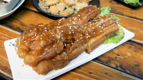 【台南市-東區】平價炭烤、好吃快炒、美味熱湯~『府城騷烤家』就是要讓你大呼過癮的即滿足荷包也滿足肚皮~σ(ˋ▽ˊ)σ~