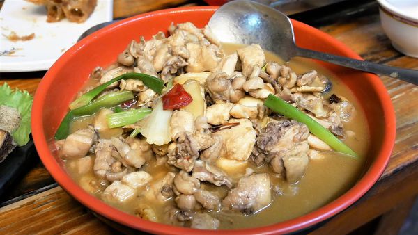 【台南市-東區】平價炭烤、好吃快炒、美味熱湯~『府城騷烤家』就是要讓你大呼過癮的即滿足荷包也滿足肚皮~σ(ˋ▽ˊ)σ~