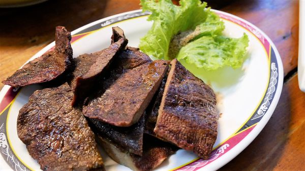 【台南市-東區】平價炭烤、好吃快炒、美味熱湯~『府城騷烤家』就是要讓你大呼過癮的即滿足荷包也滿足肚皮~σ(ˋ▽ˊ)σ~