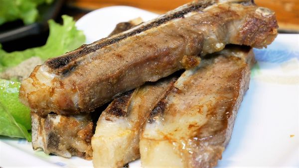 【台南市-東區】平價炭烤、好吃快炒、美味熱湯~『府城騷烤家』就是要讓你大呼過癮的即滿足荷包也滿足肚皮~σ(ˋ▽ˊ)σ~