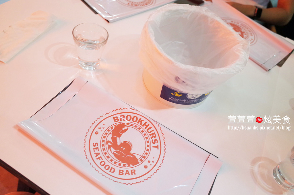 【台北】Brookhurst Seafood Bar 布魯克美式麻辣海鮮餐廳。這一頓飯用手抓著吃! 捷運國父紀念館站