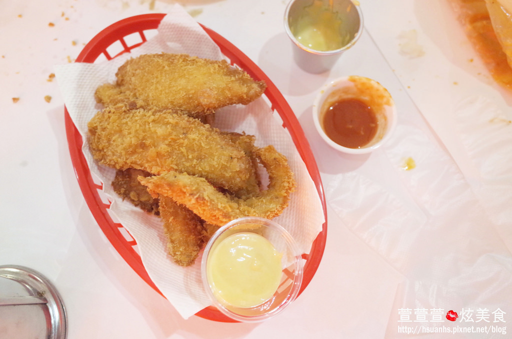 【台北】Brookhurst Seafood Bar 布魯克美式麻辣海鮮餐廳。這一頓飯用手抓著吃! 捷運國父紀念館站