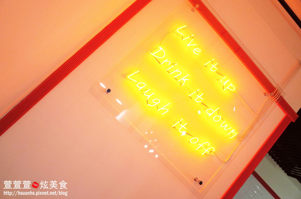 【台北】Brookhurst Seafood Bar 布魯克美式麻辣海鮮餐廳。這一頓飯用手抓著吃! 捷運國父紀念館站