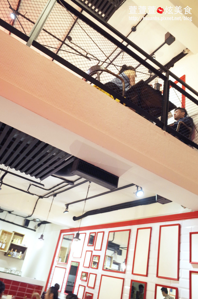 【台北】Brookhurst Seafood Bar 布魯克美式麻辣海鮮餐廳。這一頓飯用手抓著吃! 捷運國父紀念館站