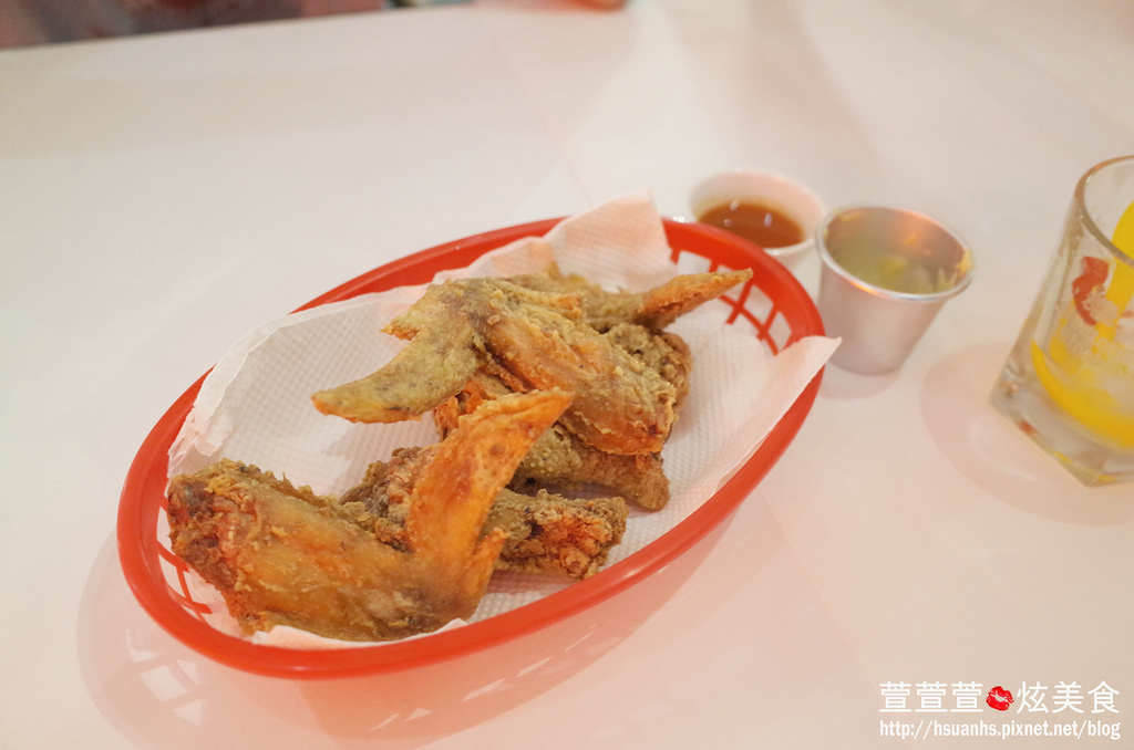 【台北】Brookhurst Seafood Bar 布魯克美式麻辣海鮮餐廳。這一頓飯用手抓著吃! 捷運國父紀念館站