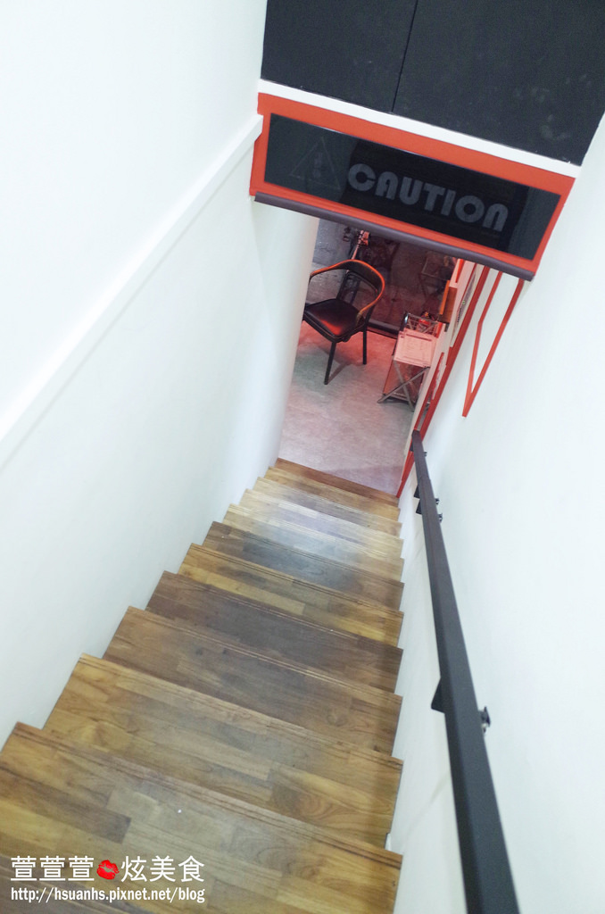 【台北】Brookhurst Seafood Bar 布魯克美式麻辣海鮮餐廳。這一頓飯用手抓著吃! 捷運國父紀念館站