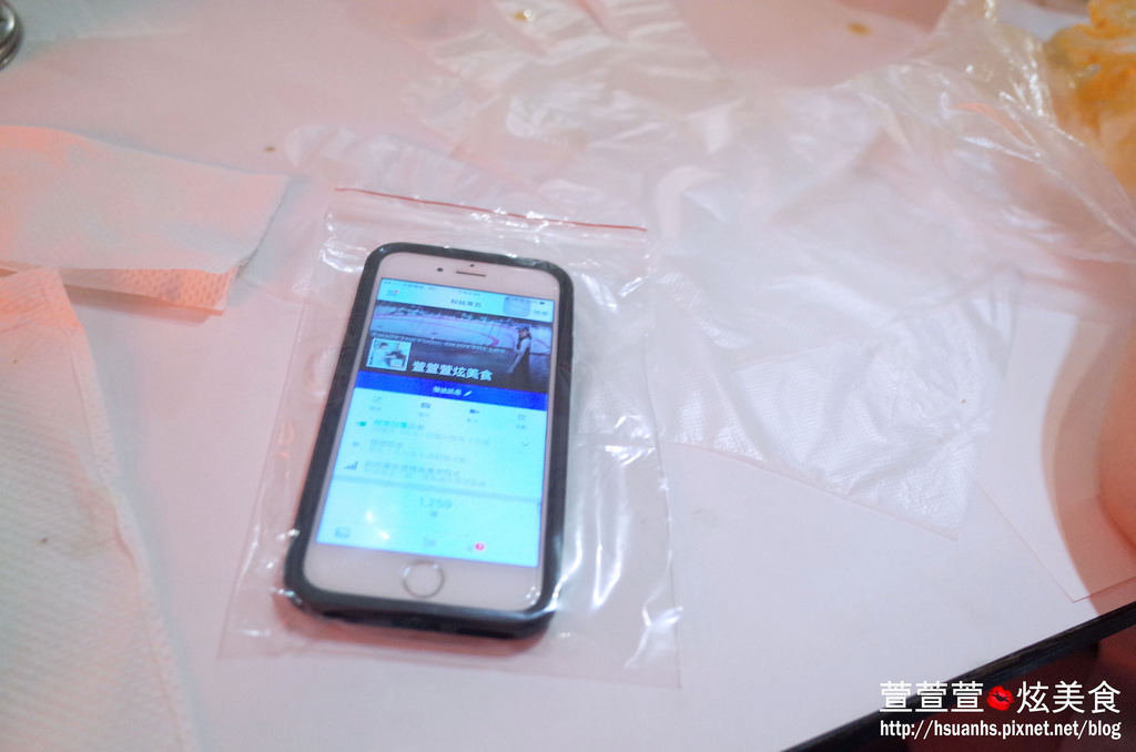 【台北】Brookhurst Seafood Bar 布魯克美式麻辣海鮮餐廳。這一頓飯用手抓著吃! 捷運國父紀念館站