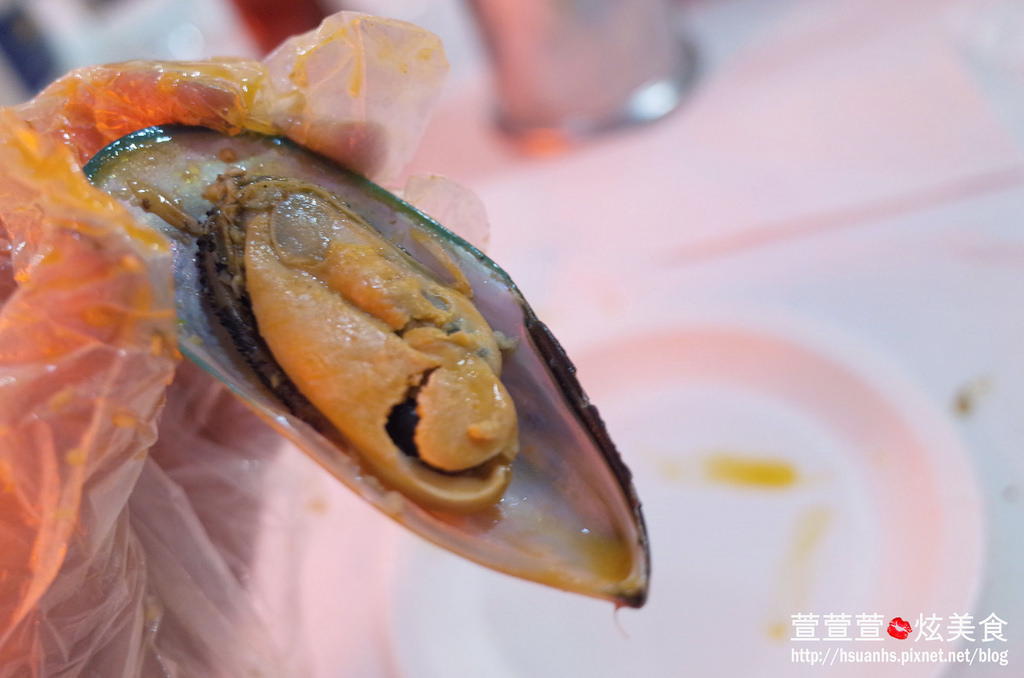 【台北】Brookhurst Seafood Bar 布魯克美式麻辣海鮮餐廳。這一頓飯用手抓著吃! 捷運國父紀念館站