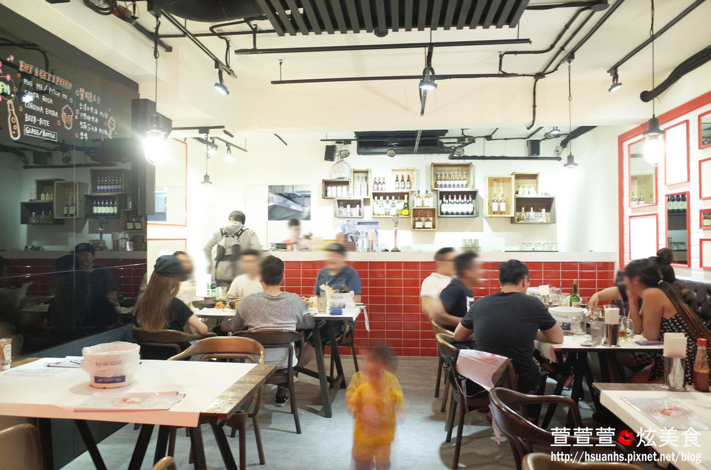 【台北】Brookhurst Seafood Bar 布魯克美式麻辣海鮮餐廳。這一頓飯用手抓著吃! 捷運國父紀念館站