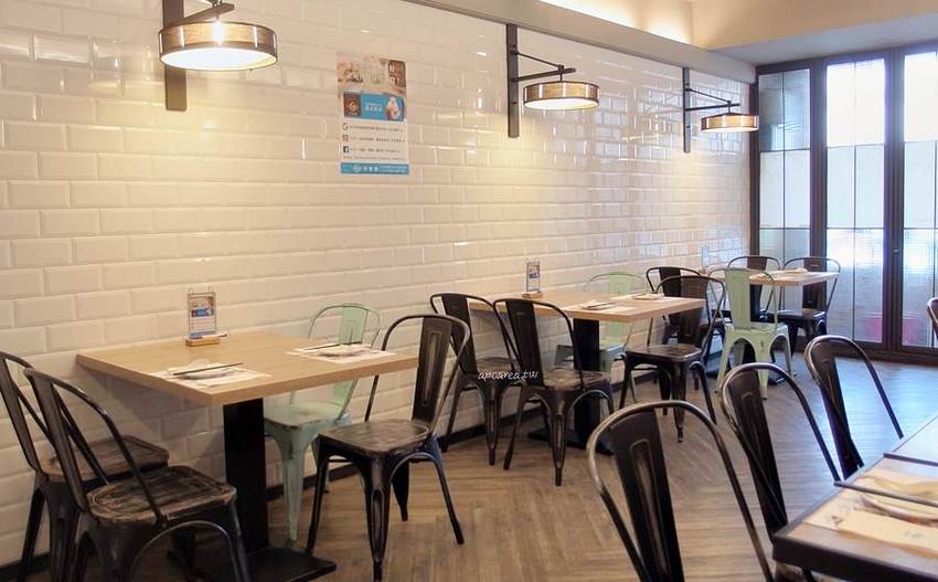 金苑茶餐廳。早上九點就營業,早餐就能吃港點,免服務費無低消,草悟道商圈人氣港飲 - 蘋果話日常