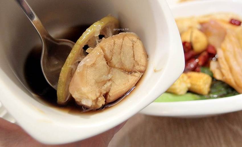 金苑茶餐廳。早上九點就營業,早餐就能吃港點,免服務費無低消,草悟道商圈人氣港飲 - 蘋果話日常