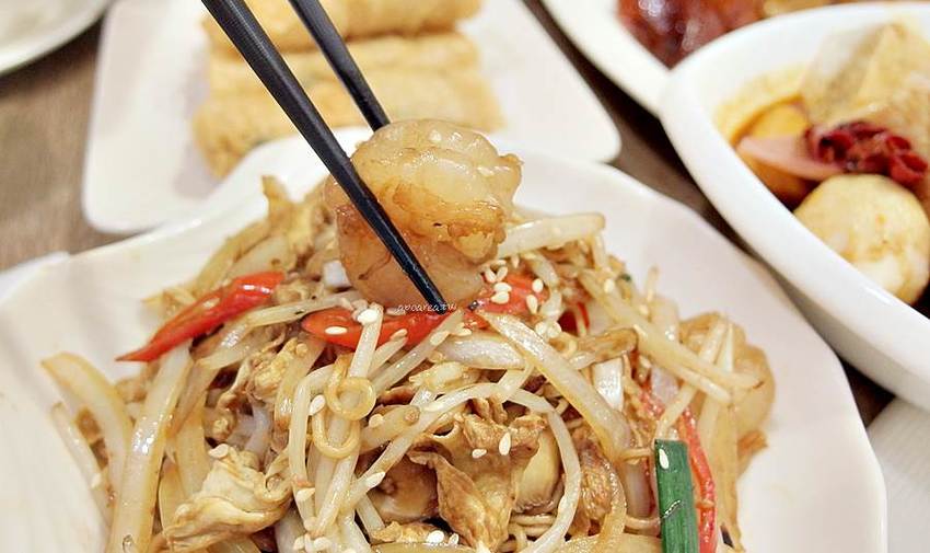 金苑茶餐廳。早上九點就營業,早餐就能吃港點,免服務費無低消,草悟道商圈人氣港飲 - 蘋果話日常