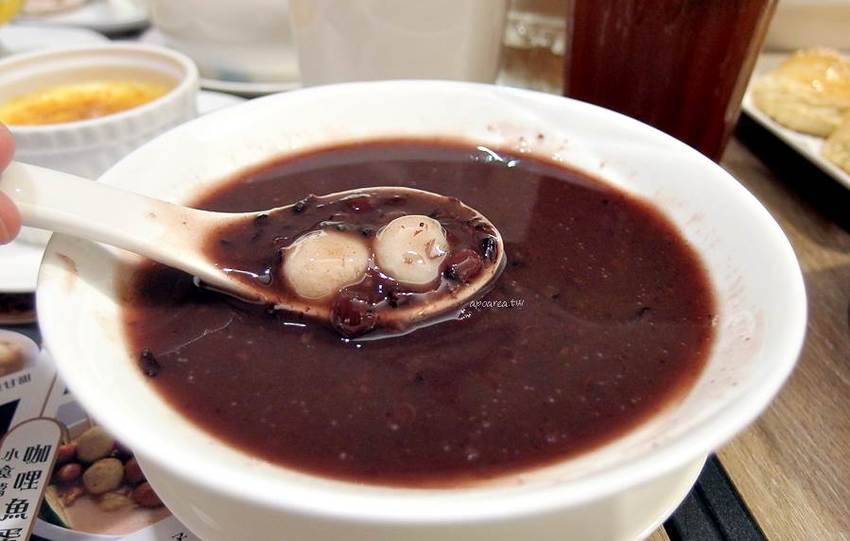 金苑茶餐廳。早上九點就營業,早餐就能吃港點,免服務費無低消,草悟道商圈人氣港飲 - 蘋果話日常