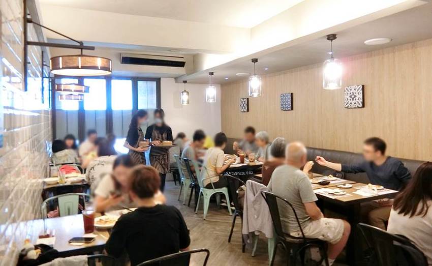 金苑茶餐廳。早上九點就營業,早餐就能吃港點,免服務費無低消,草悟道商圈人氣港飲 - 蘋果話日常