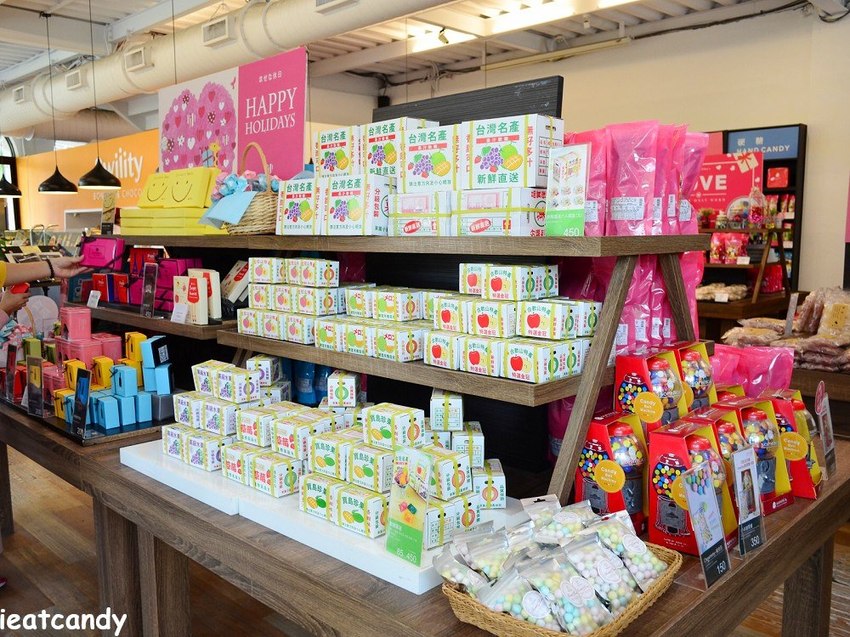 斗六景點_菓風小舖│小朋友的糖果天堂！能吃的口紅就在這，超想打包一整組~ - 愛伊特candy的分享樂園