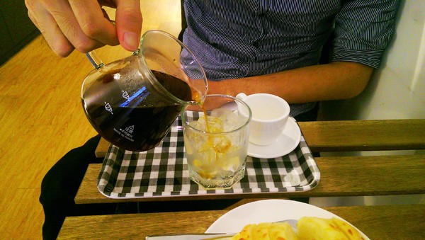 『捷運大安站│仁愛敦南圓環』kafemera-不限時、有插頭、咖啡外帶八折、精品咖啡香、藝文空間、慢活享受、夢想實踐,平價高品質咖啡廳