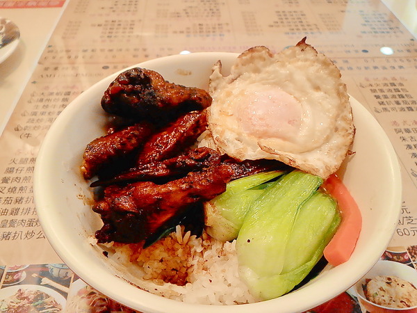 崔記茶餐廳：崔記茶餐廳...  曄!!!  咁多料～