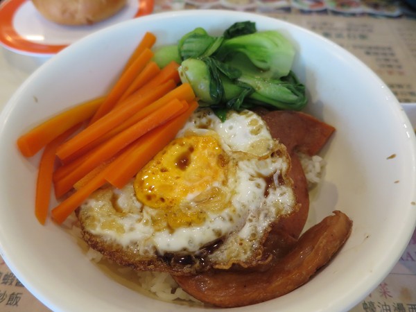 崔記茶餐廳：崔記茶餐廳...  曄!!!  咁多料～