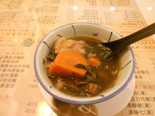 崔記茶餐廳：崔記茶餐廳...  曄!!!  咁多料～