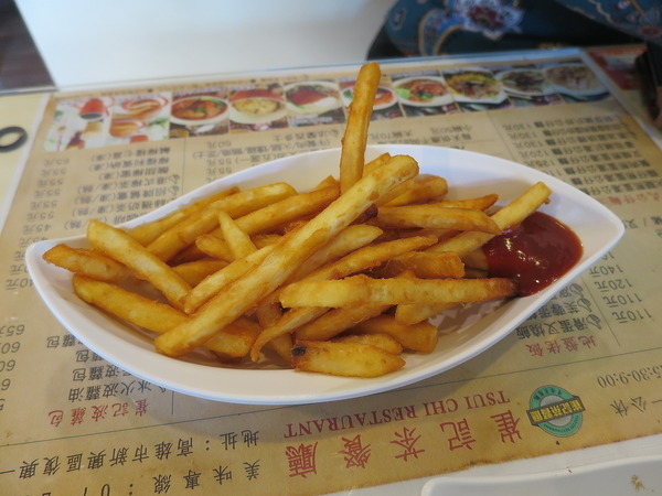 崔記茶餐廳：崔記茶餐廳...  曄!!!  咁多料～