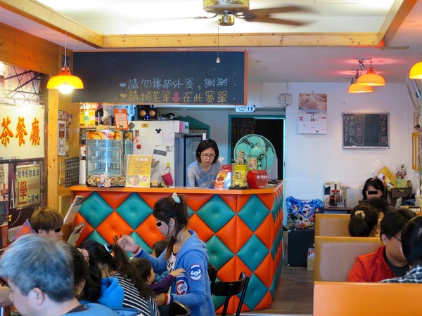 崔記茶餐廳：崔記茶餐廳...  曄!!!  咁多料～