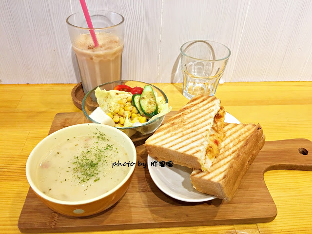 【台中 烏日】小日和咖啡 A Good Day Cafe△烏日住宅區內的溫馨小店，帕尼尼有非常多特殊口味，新鮮有趣^0^