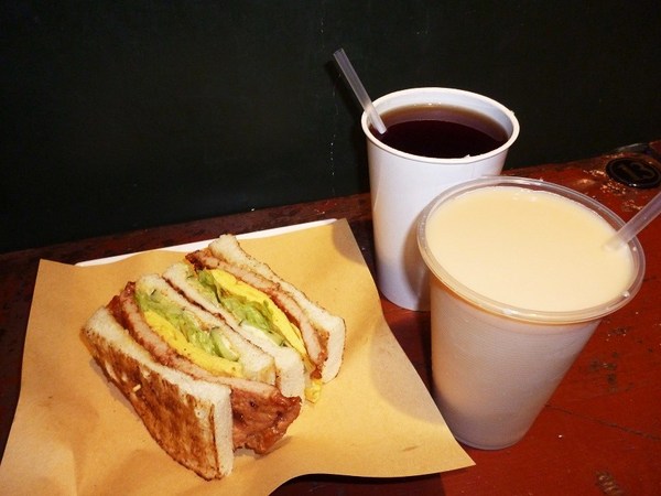 高三孝碳烤吐司：早餐向高三孝班報到--高三孝碳烤吐司体驗心得