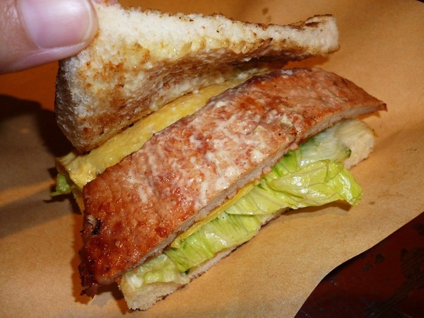 高三孝碳烤吐司：早餐向高三孝班報到--高三孝碳烤吐司体驗心得