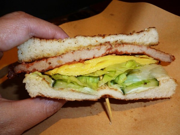 高三孝碳烤吐司：早餐向高三孝班報到--高三孝碳烤吐司体驗心得