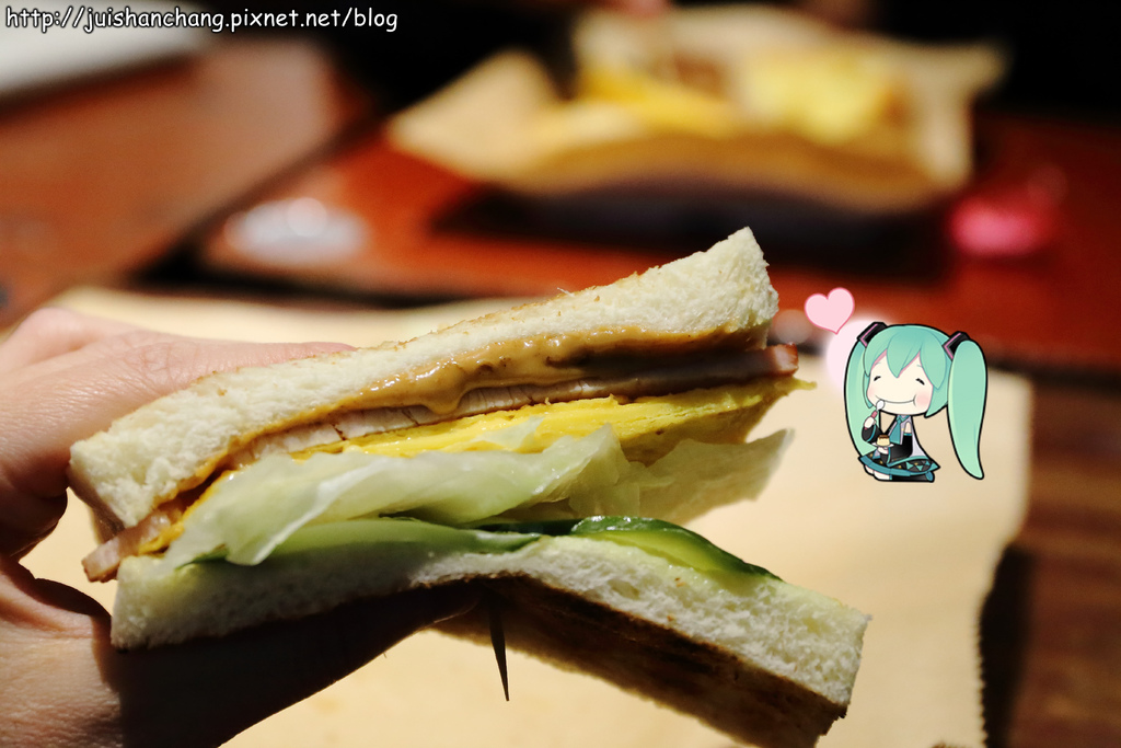 【食║台北】高三孝碳烤吐司~古早味碳烤吐司隱身南門市場小巷弄