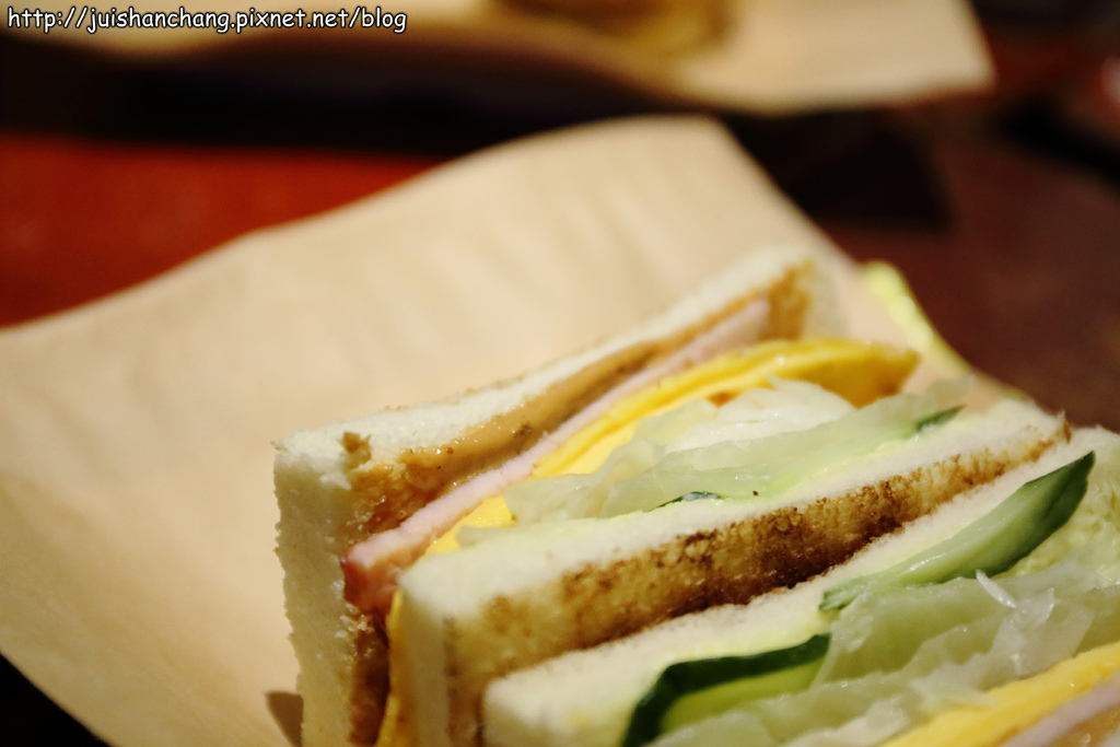 【食║台北】高三孝碳烤吐司~古早味碳烤吐司隱身南門市場小巷弄