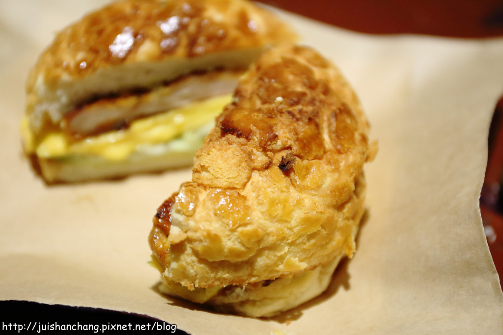 【食║台北】高三孝碳烤吐司~古早味碳烤吐司隱身南門市場小巷弄