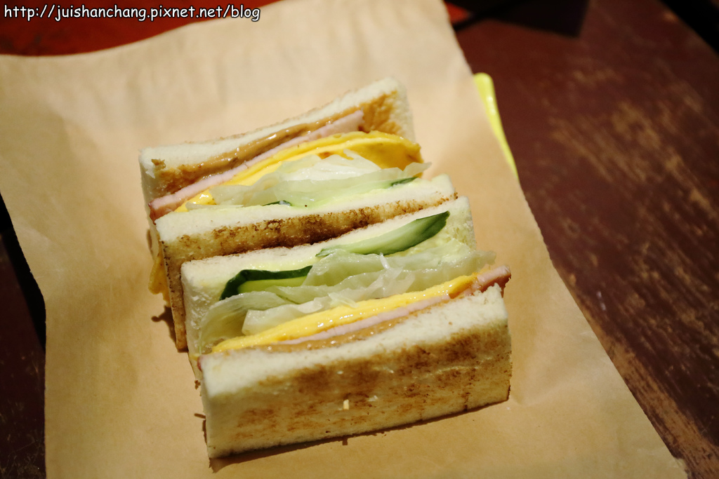 【食║台北】高三孝碳烤吐司~古早味碳烤吐司隱身南門市場小巷弄