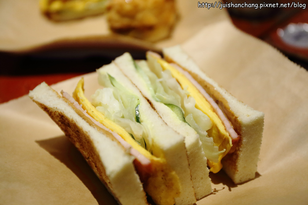 【食║台北】高三孝碳烤吐司~古早味碳烤吐司隱身南門市場小巷弄