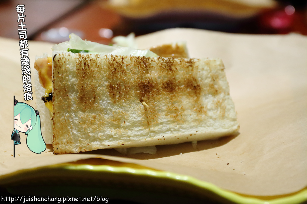 【食║台北】高三孝碳烤吐司~古早味碳烤吐司隱身南門市場小巷弄