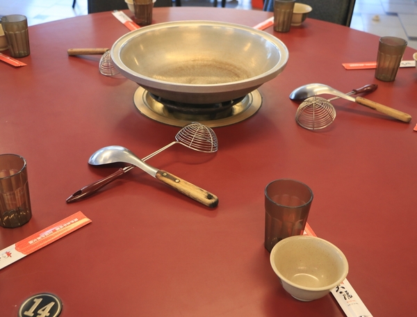 屏東 潮州。牛大福沙茶火鍋城，新鮮現切厚切牛肉