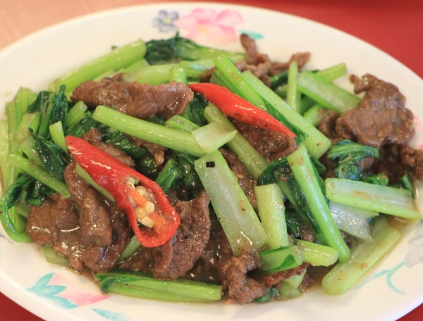 屏東 潮州。牛大福沙茶火鍋城，新鮮現切厚切牛肉